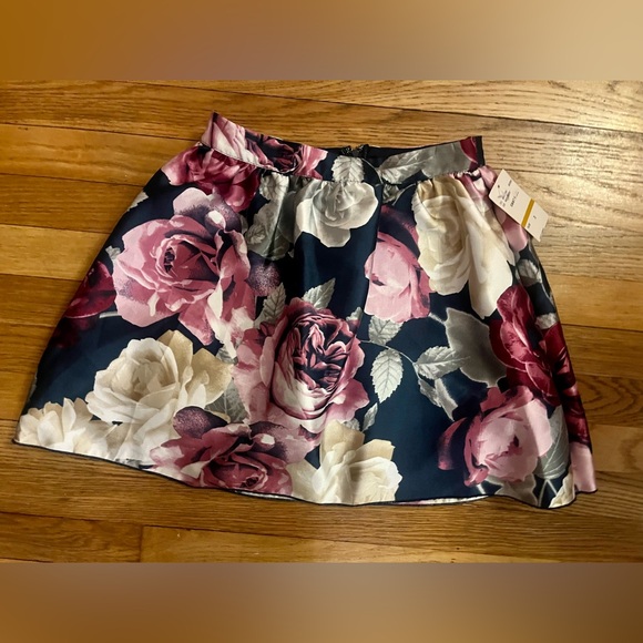 NWT Speechless floral flare mini skirt - Picture 3 of 9